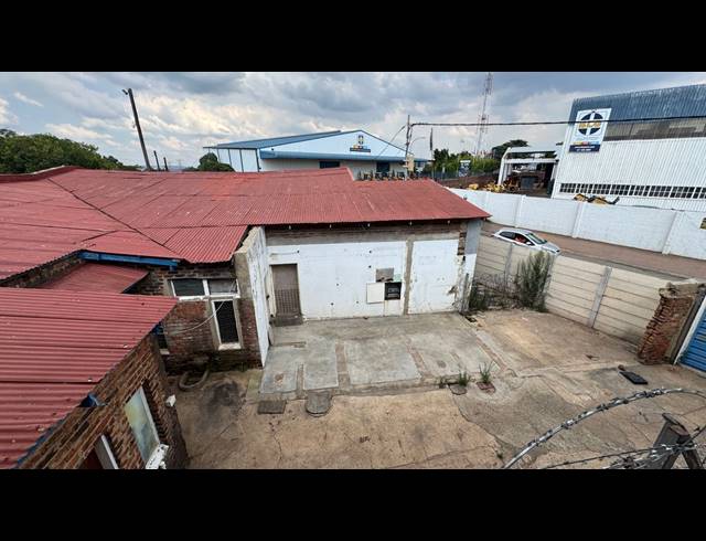 2,100M² WAREHOUSE FOR SALE IN WYNBERG